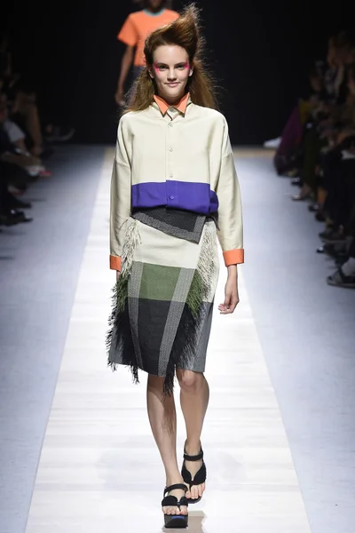 Look 7